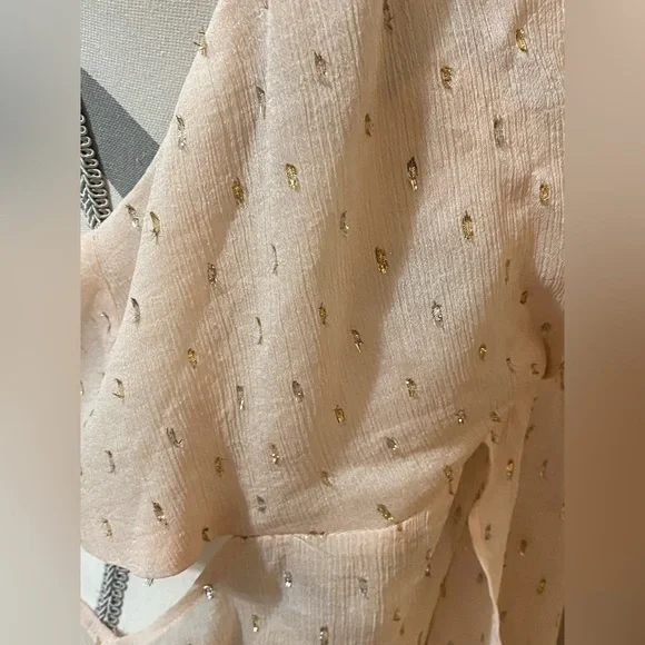 Express Large Cutout Blouse - Picture 6 of 8